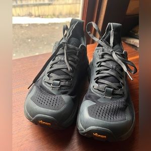 Altra Womens Olympus 5 Black Size 7.5